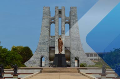 El mausoleo de Kwame Nkrumah en Accra rinde homenaje al héroe de la independencia de Ghana. Foto de Ifeoluwa en Unsplash para ilustrar un artículo sobre empleador registrado en Ghana.